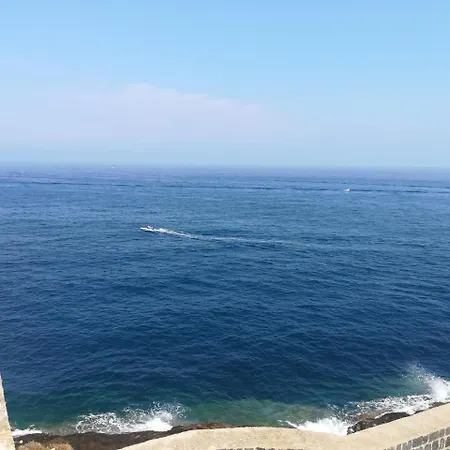 Le Querce بيت للعطل