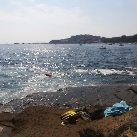 Le Querce بيت للعطل